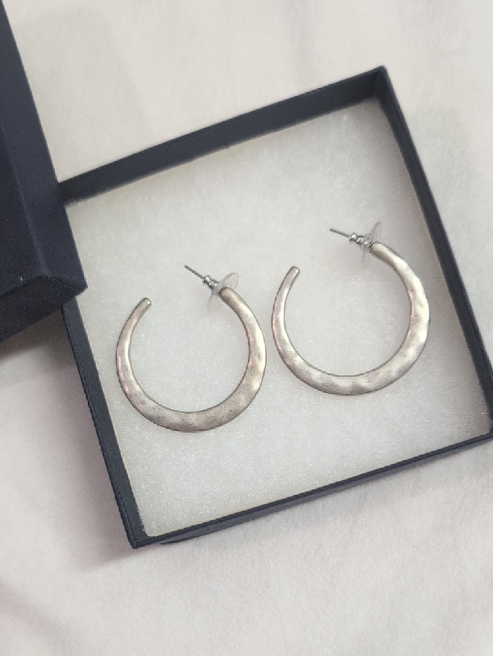 Premier Designs Hammered Silver Hoop Earrings - Picture 2 of 3